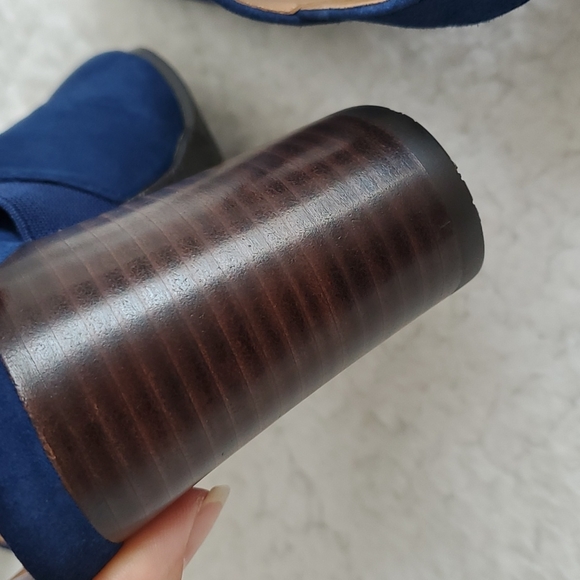 Vionic Bianca Suede Tort Buckle Heeled Sandals in Dark Blue - Picture 6 of 14